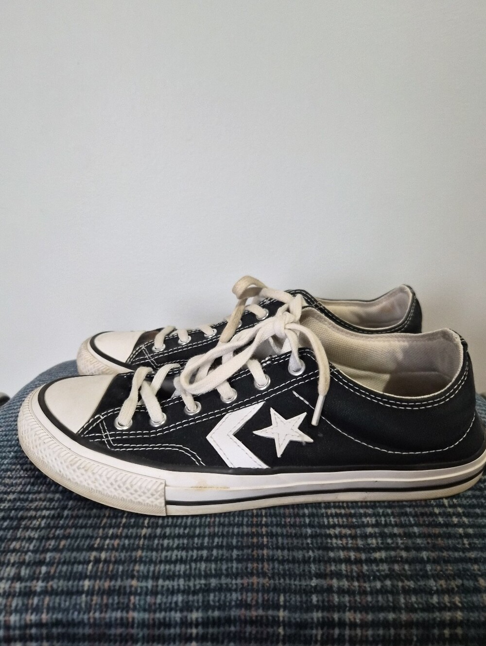 Vintage Black & White Star Player Converse Low Top Sneakers | Size US 6